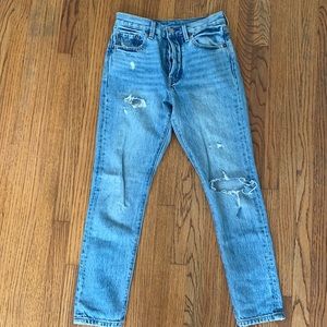 Distressed 501 Levis high rise women’s size 25